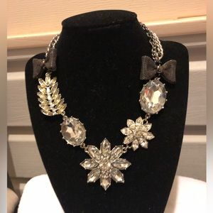 NWOT Betsey Johnson Crystals, Slowflake & Bows Necklace